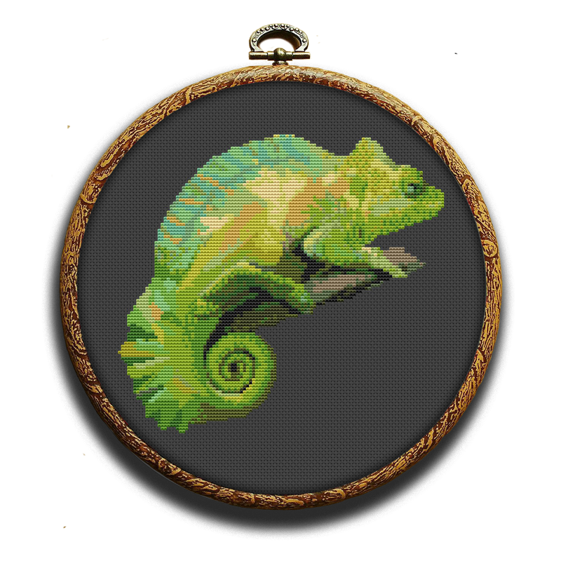 Realistic chameleon cross-stitch pattern by Happy x craft